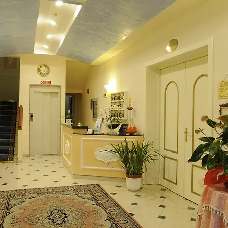 Angela Hotel 3*